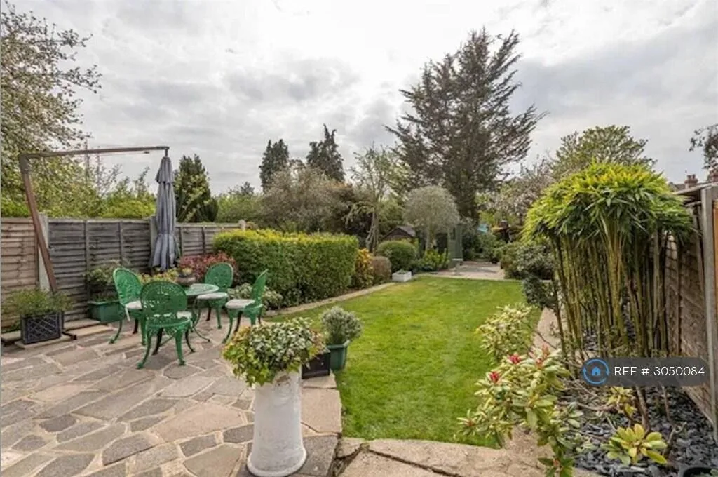 3 bedroom end of terrace house for rent