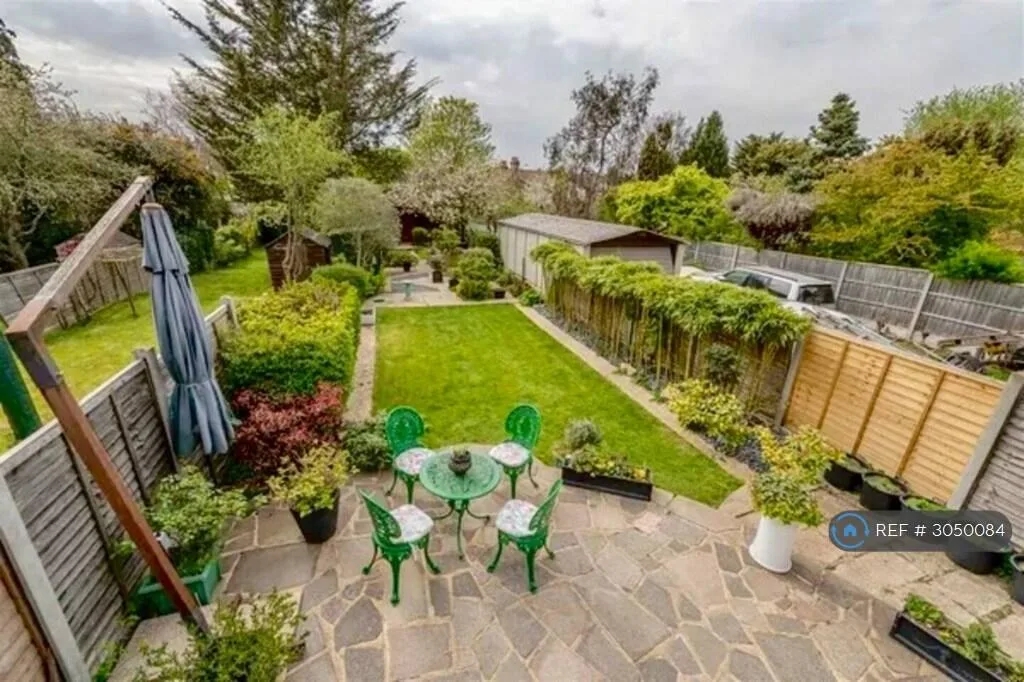 3 bedroom end of terrace house for rent