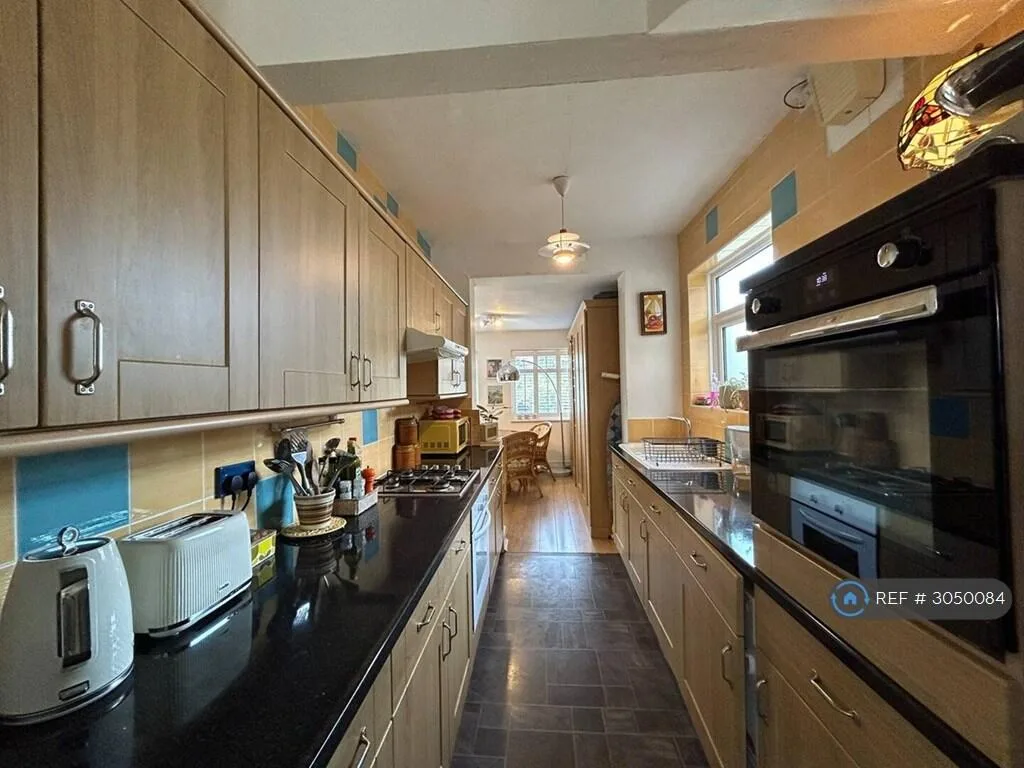 3 bedroom end of terrace house for rent