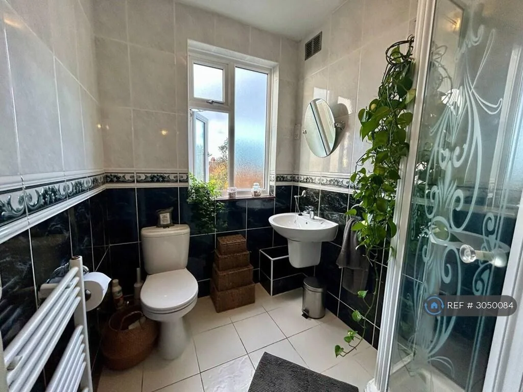 3 bedroom end of terrace house for rent