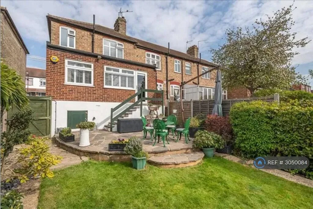 3 bedroom end of terrace house for rent
