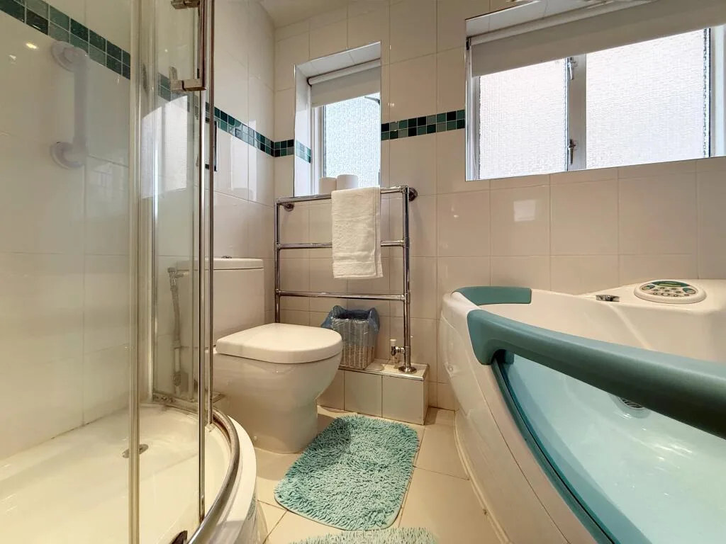 4 bedroom semi-detached house for rent