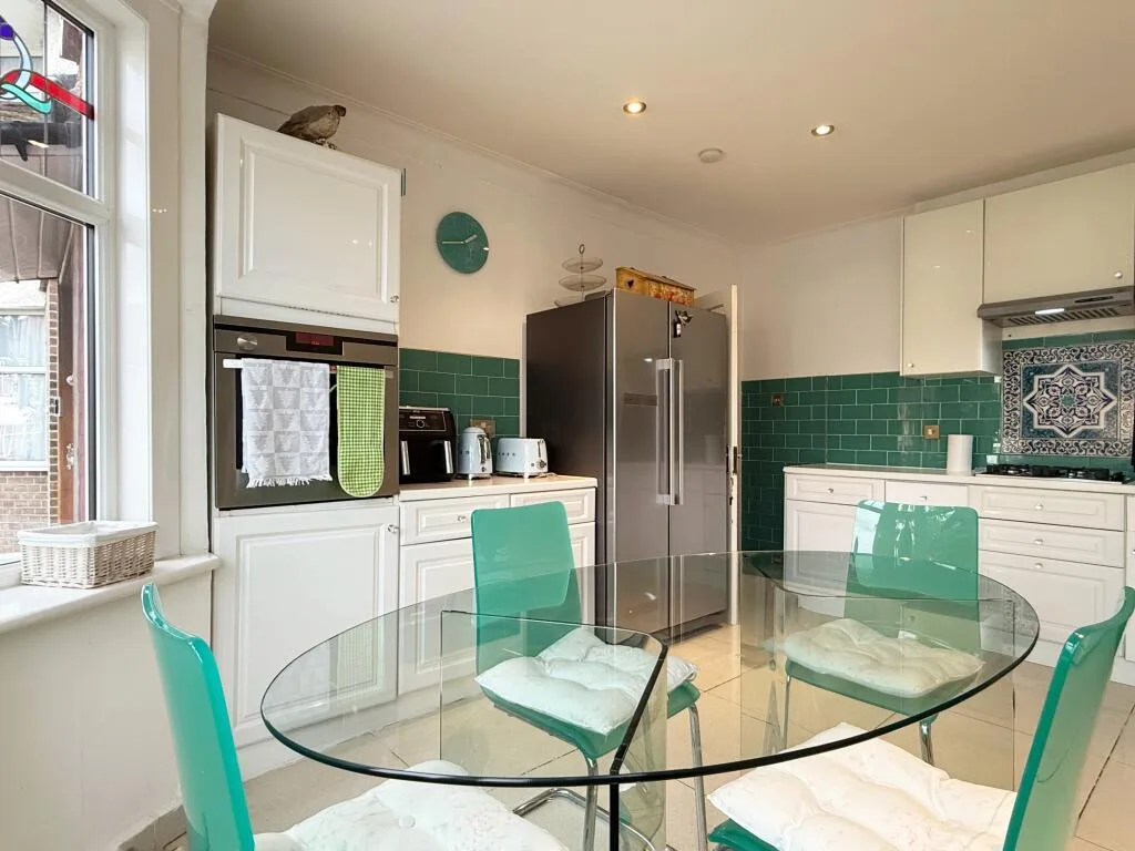 4 bedroom semi-detached house for rent