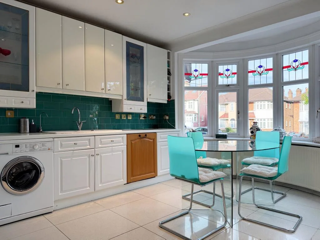 4 bedroom semi-detached house for rent