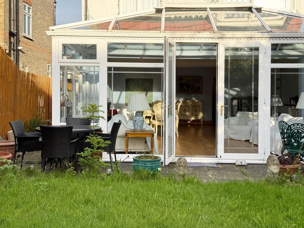 4 bedroom semi-detached house for rent