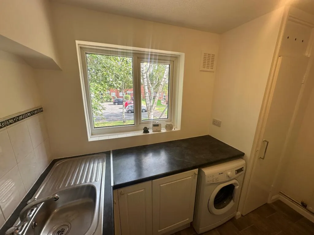 2 bedroom maisonette for rent