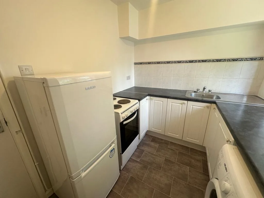 2 bedroom maisonette for rent