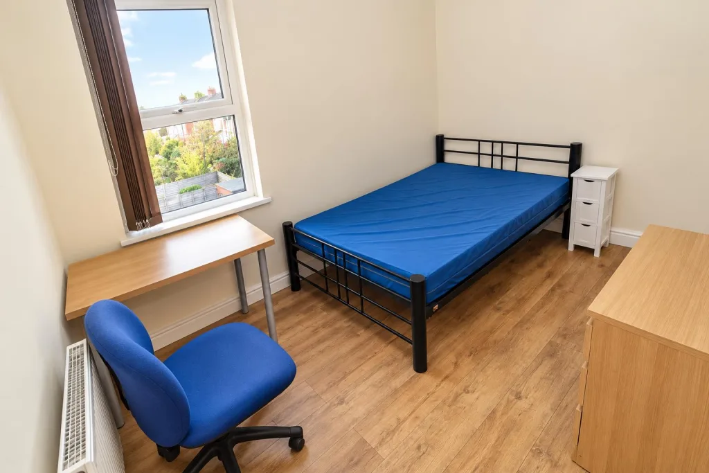 7 bedroom private hall for rent