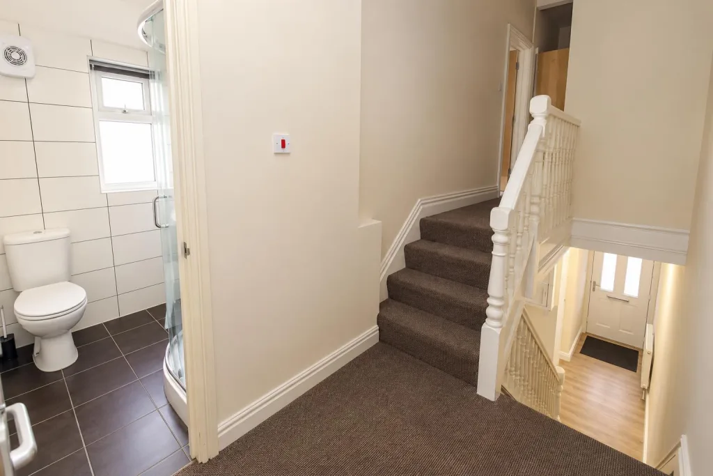 7 bedroom private hall for rent