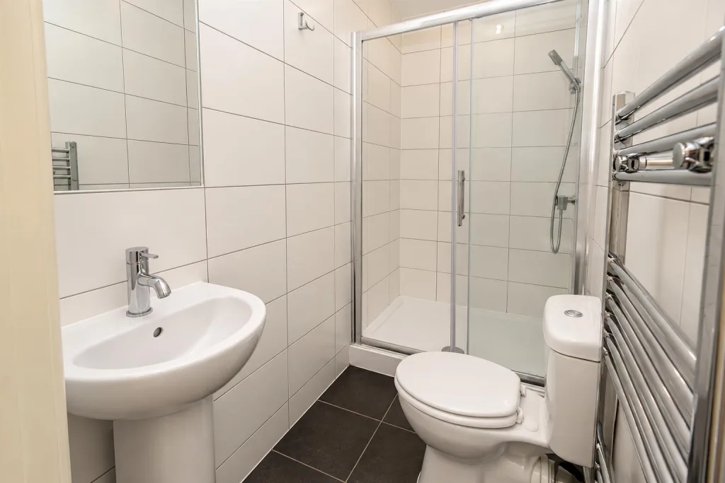 7 bedroom private hall for rent
