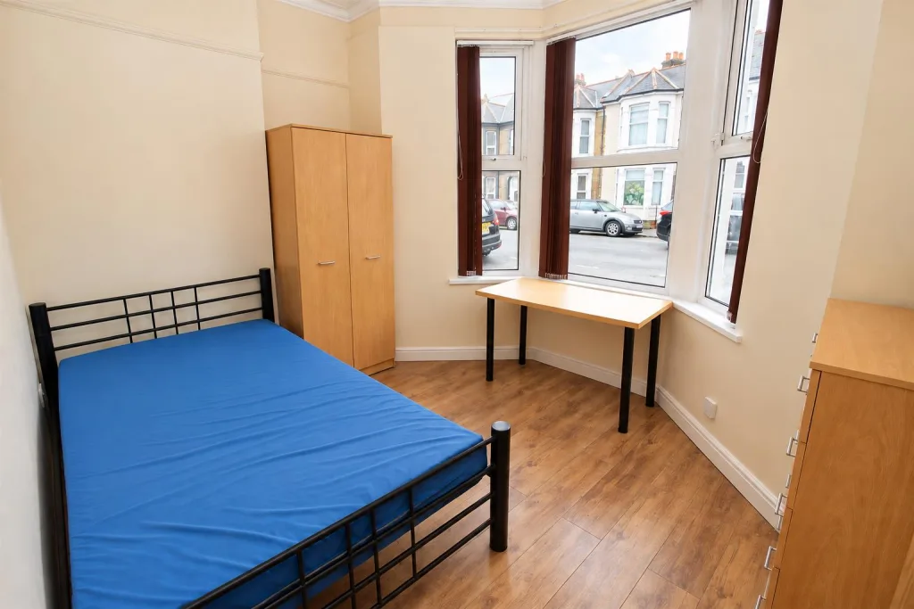 7 bedroom private hall for rent