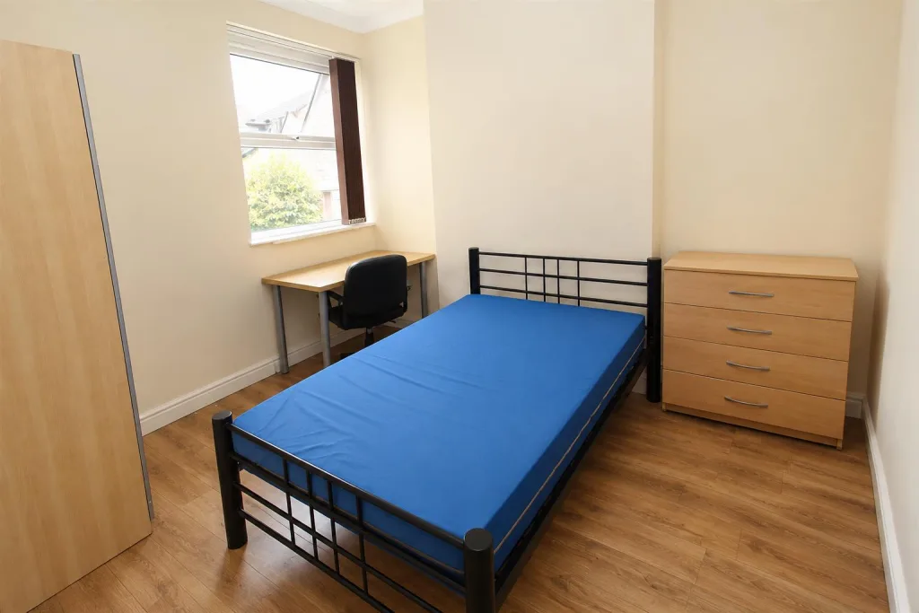 7 bedroom private hall for rent