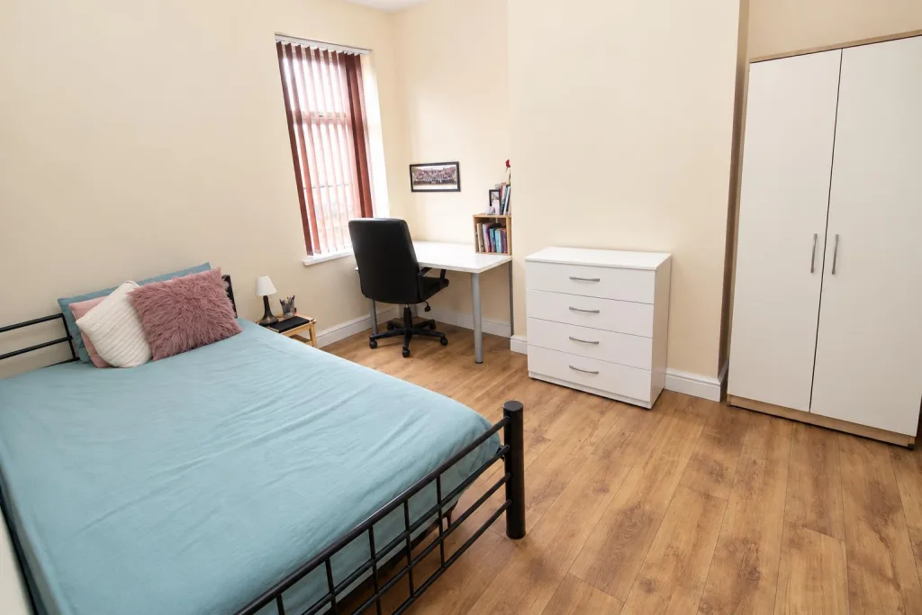 7 bedroom private hall for rent