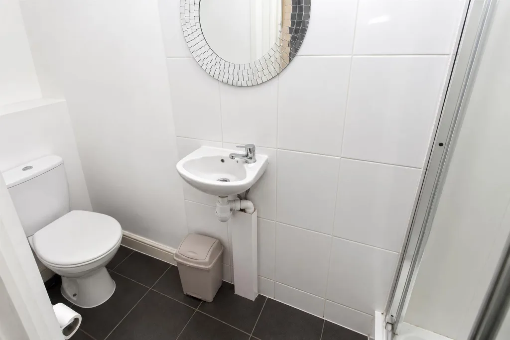 7 bedroom private hall for rent