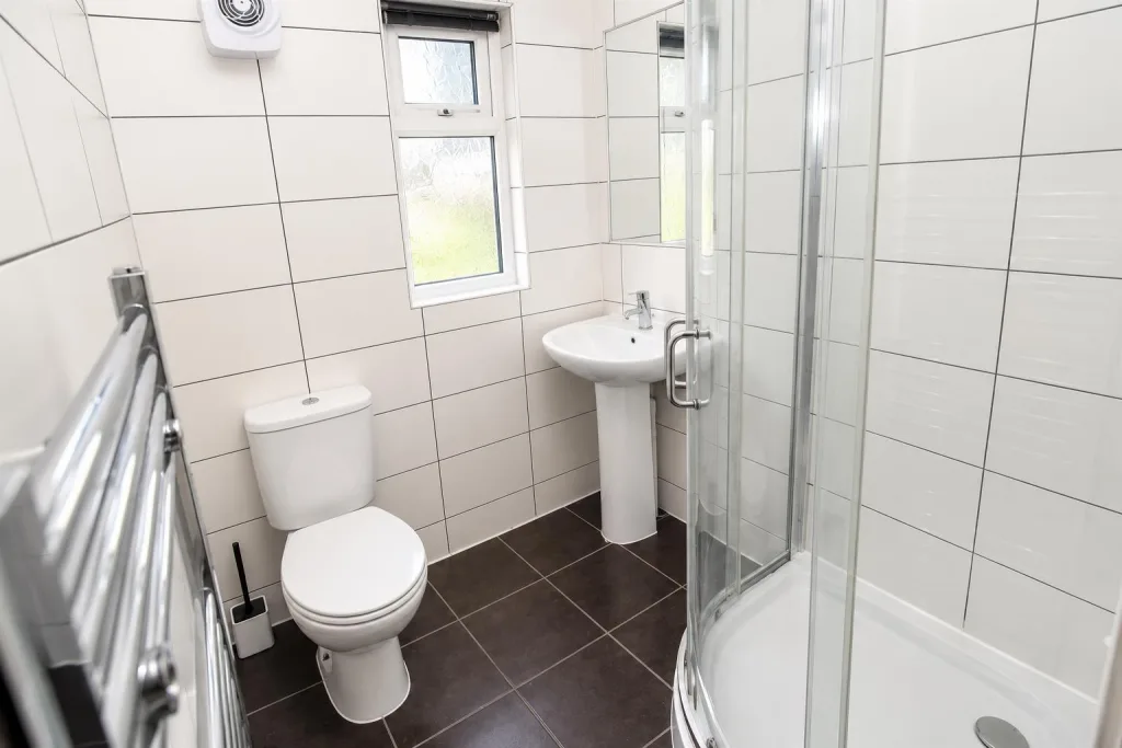 7 bedroom private hall for rent