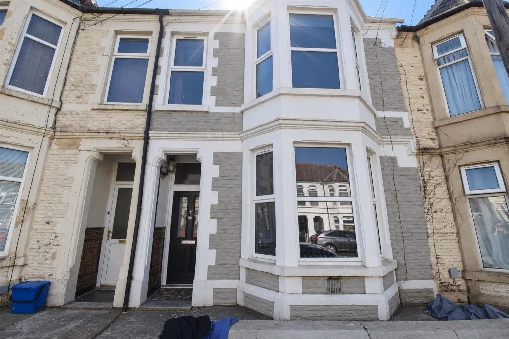 7 bedroom private hall for rent