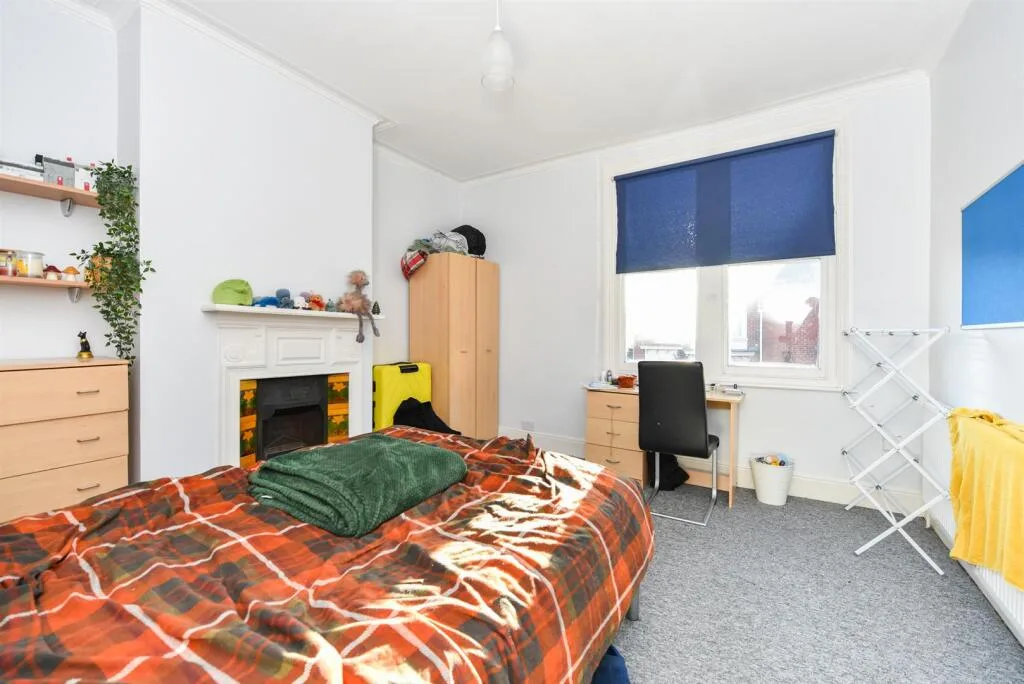 6 bedroom terraced house for rent