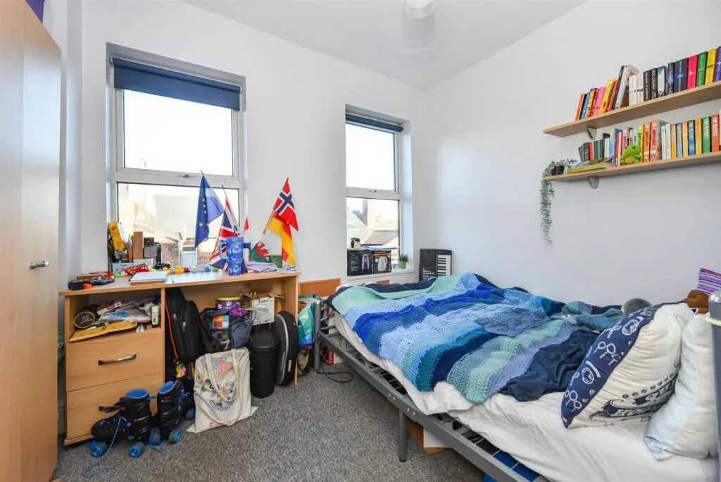 6 bedroom terraced house for rent