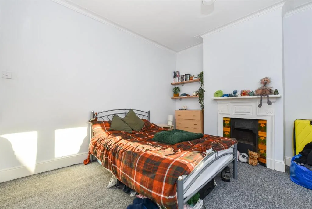 6 bedroom terraced house for rent