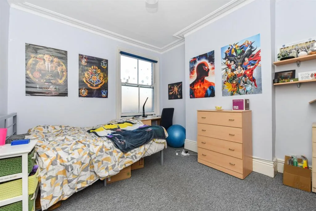 6 bedroom terraced house for rent