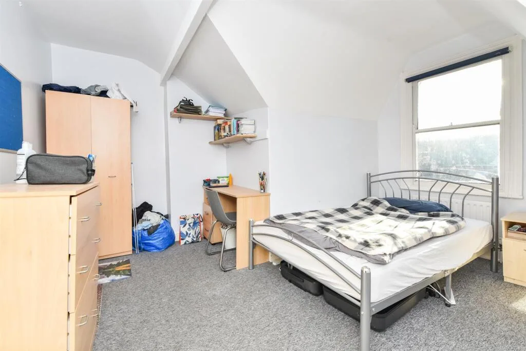 6 bedroom terraced house for rent