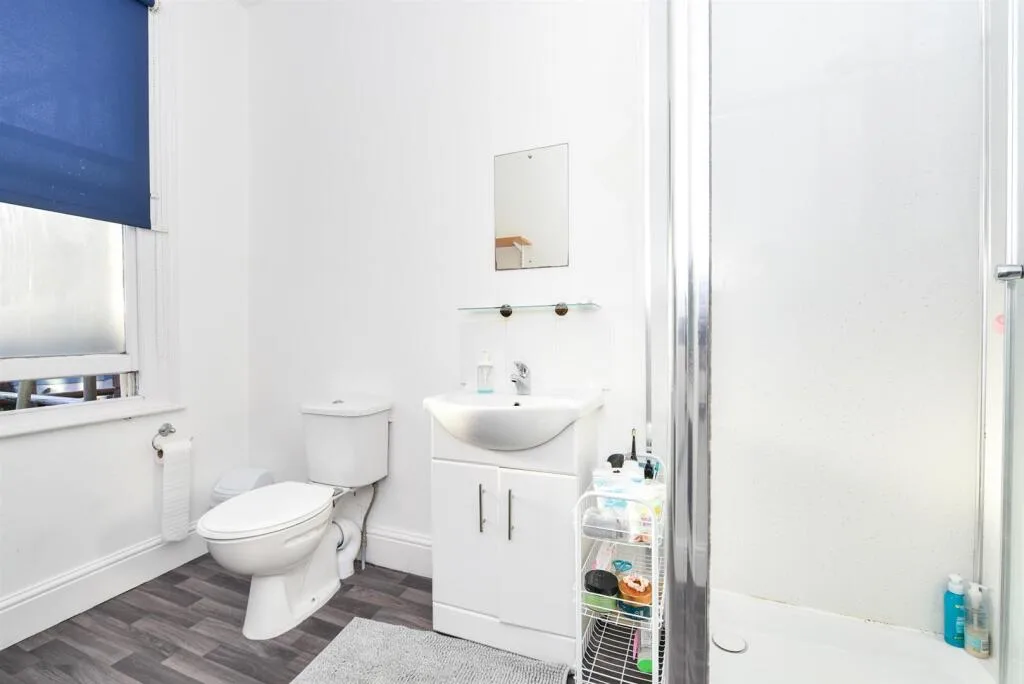 6 bedroom terraced house for rent