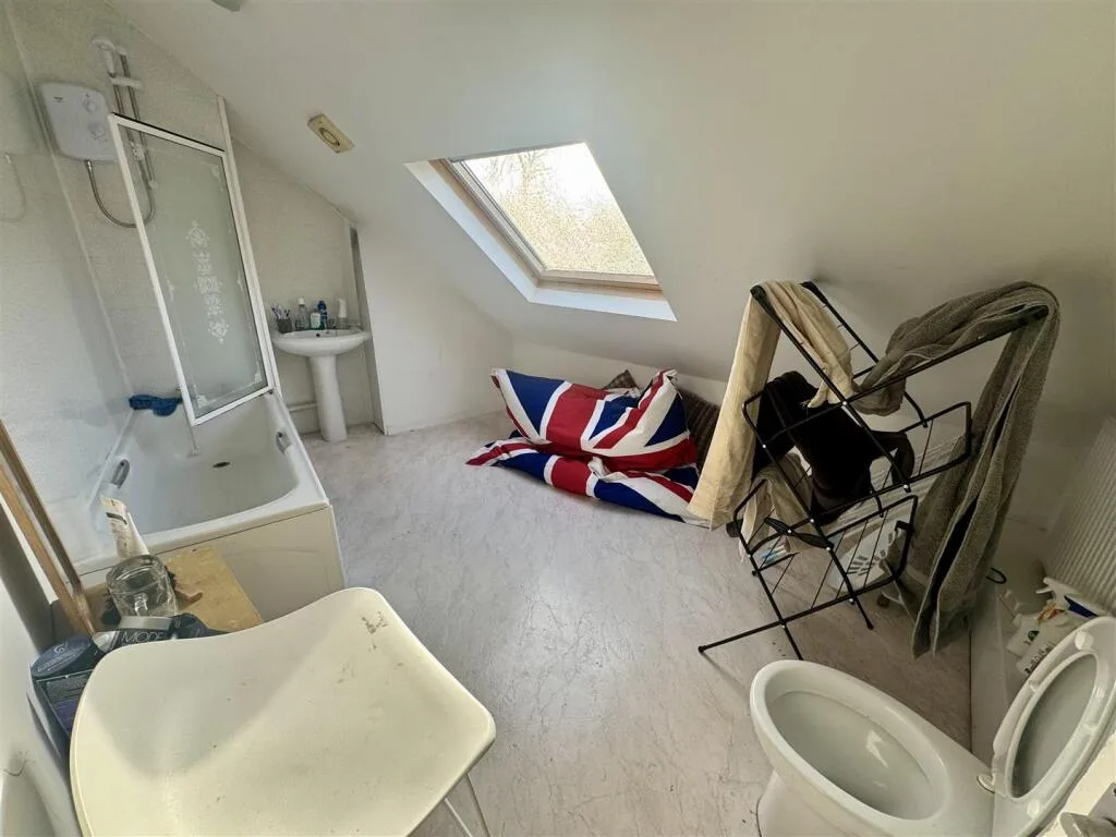 6 bedroom terraced house for rent