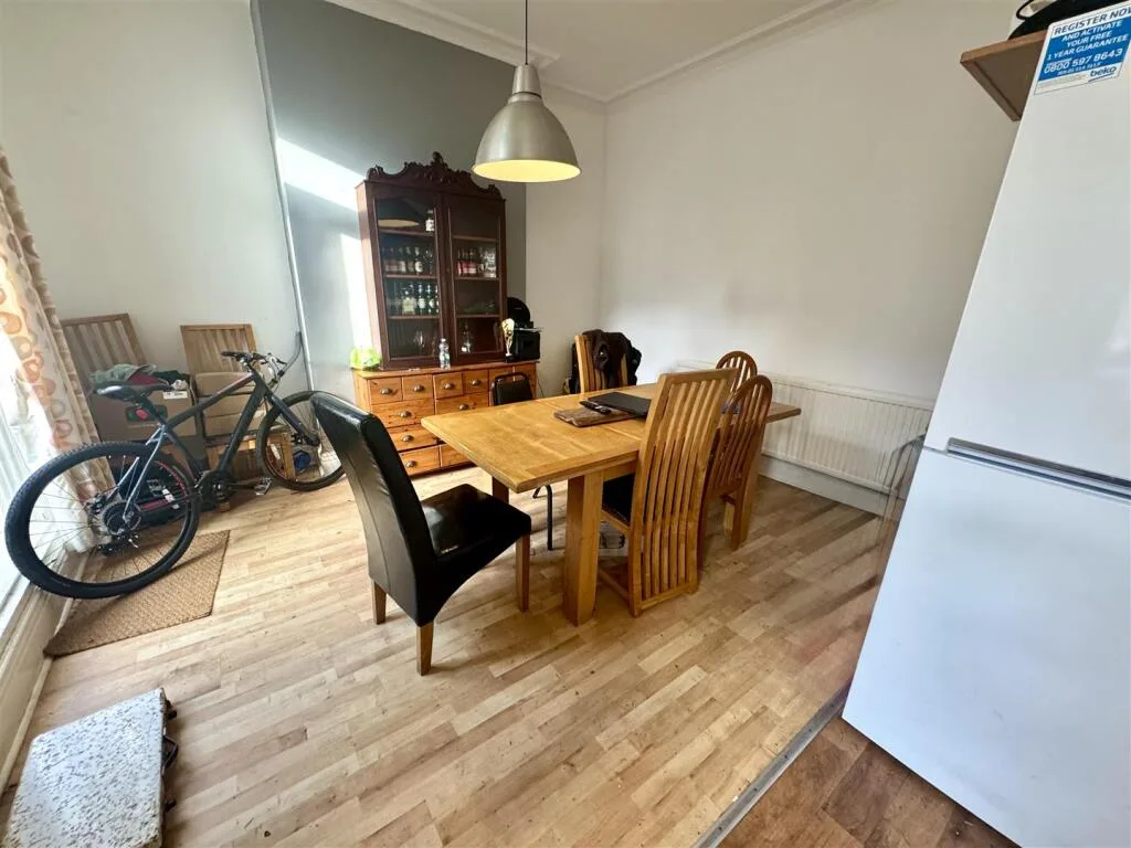 6 bedroom terraced house for rent