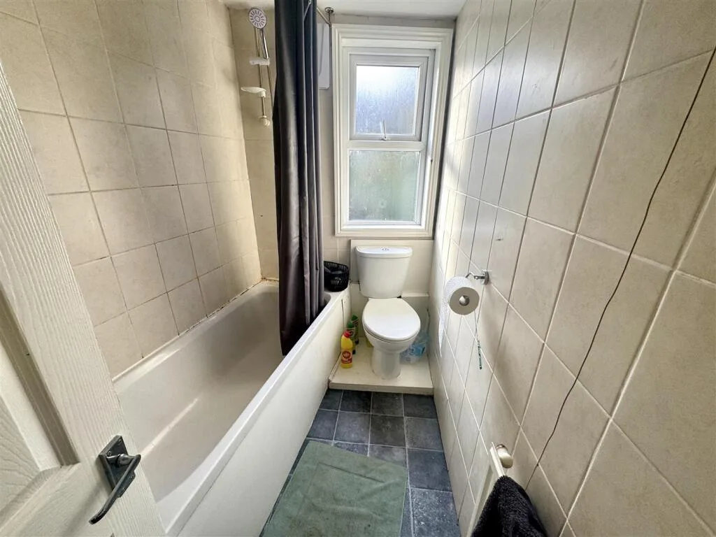 6 bedroom terraced house for rent