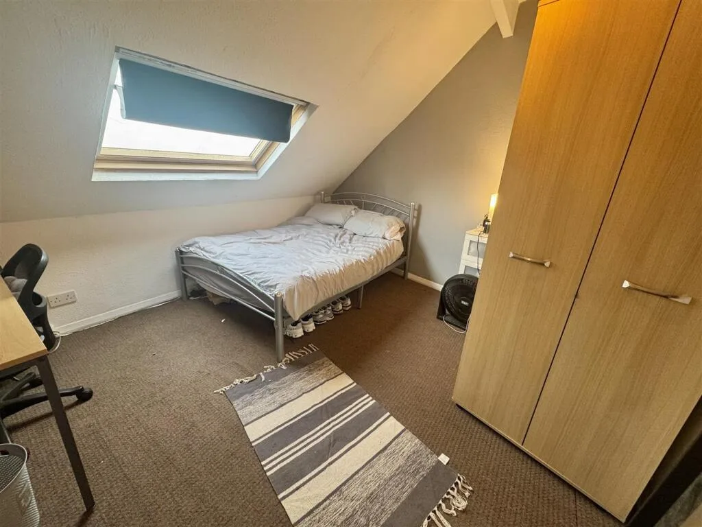 6 bedroom terraced house for rent