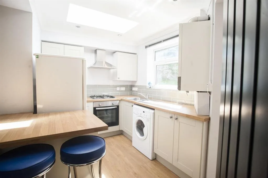 3 bedroom end of terrace house for rent