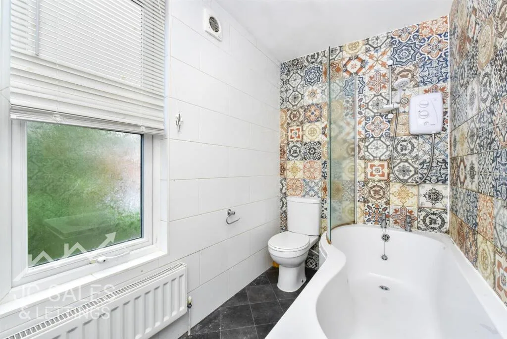 4 bedroom end of terrace house for rent