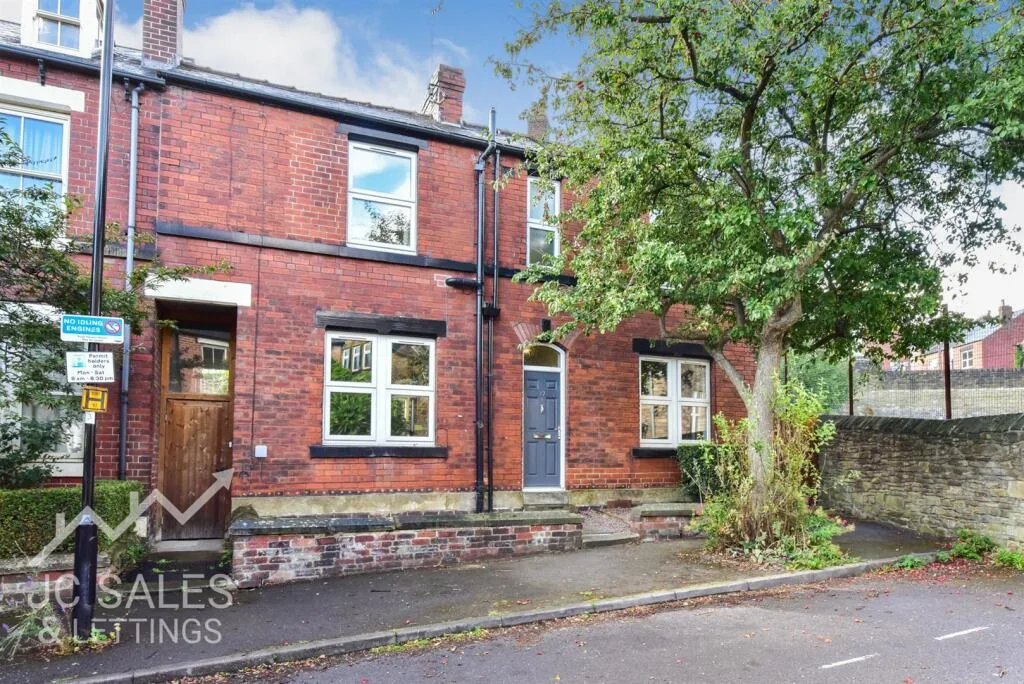 4 bedroom end of terrace house for rent