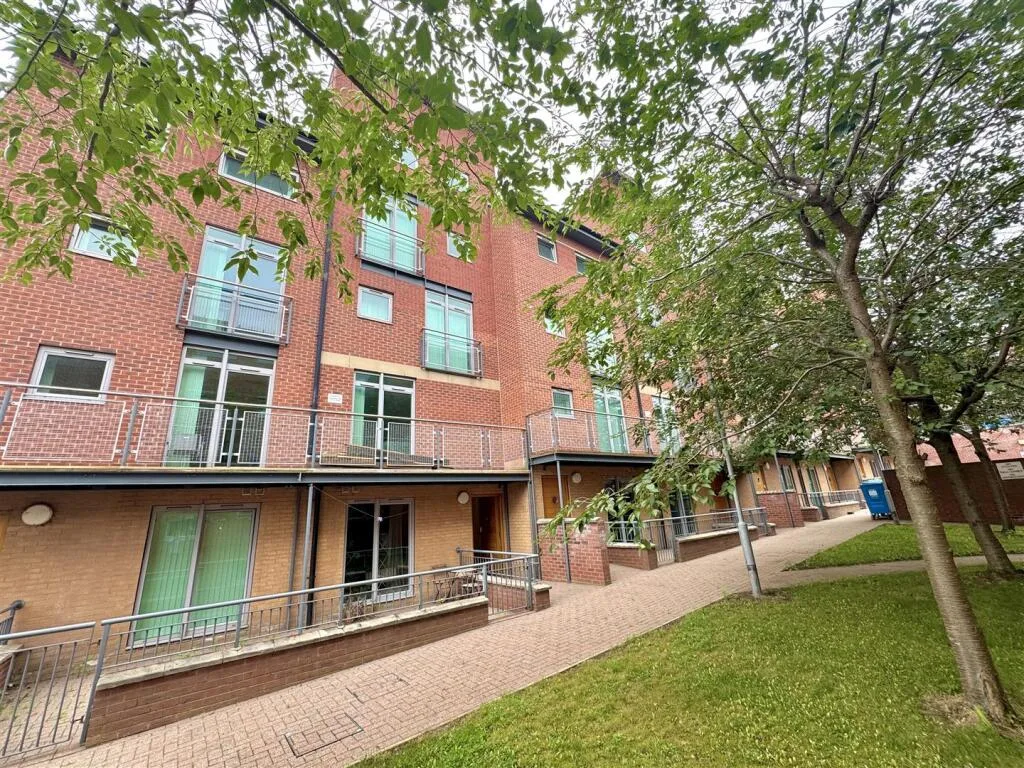6 bedroom terraced house for rent