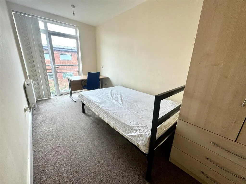 6 bedroom terraced house for rent
