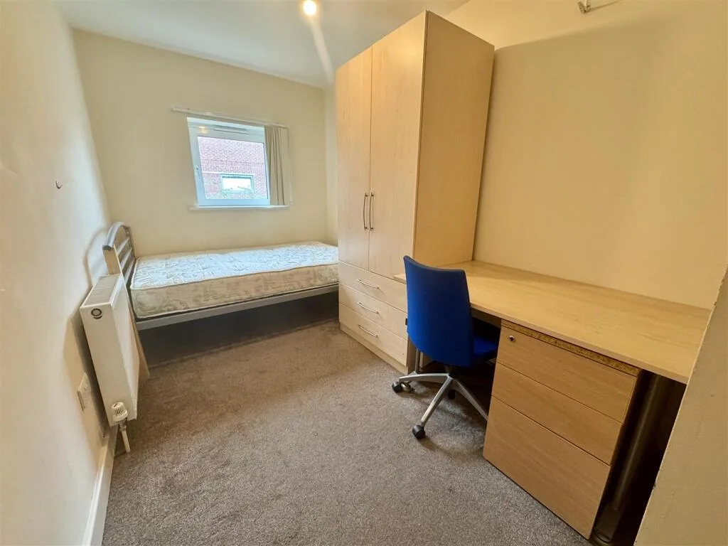 6 bedroom terraced house for rent