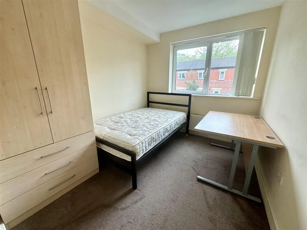 6 bedroom terraced house for rent