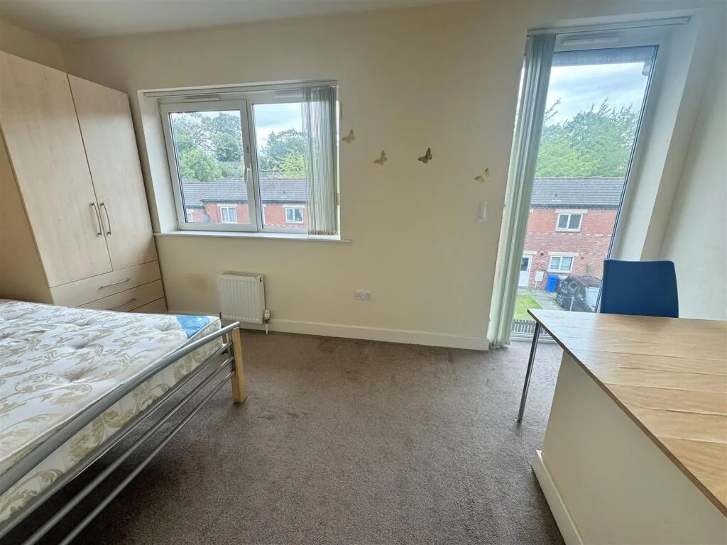6 bedroom terraced house for rent