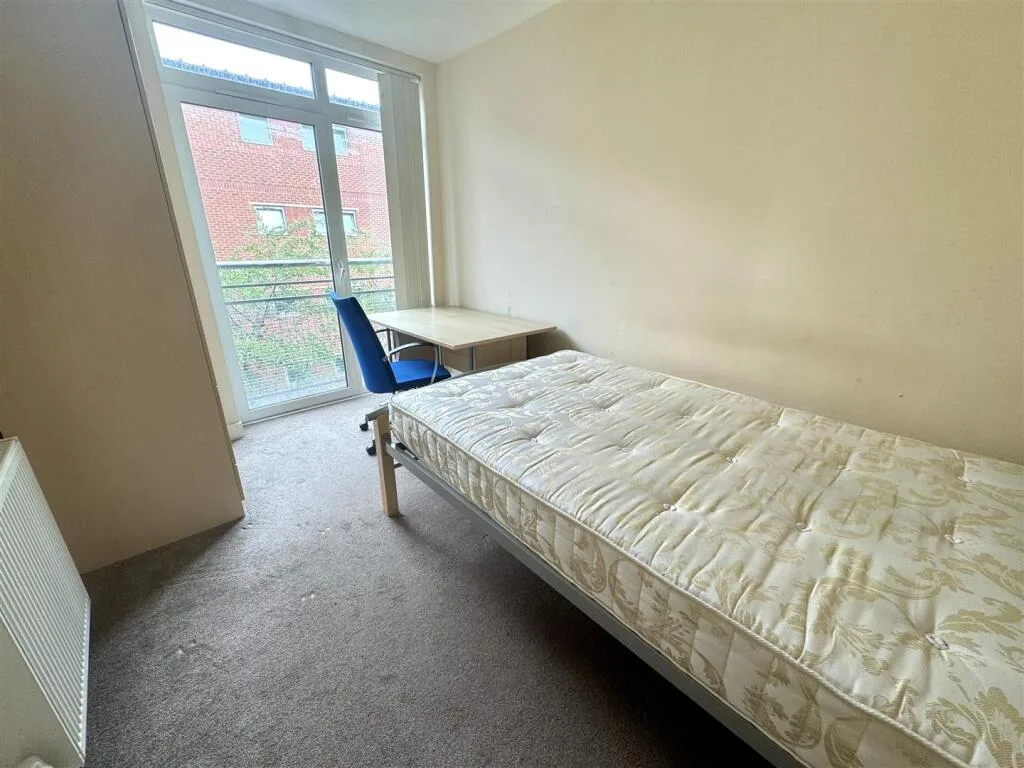6 bedroom terraced house for rent
