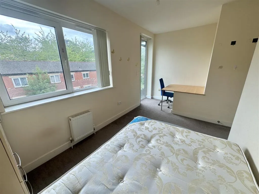 6 bedroom terraced house for rent