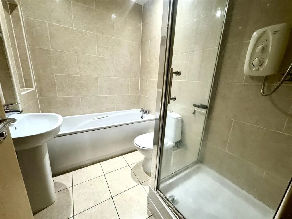6 bedroom terraced house for rent