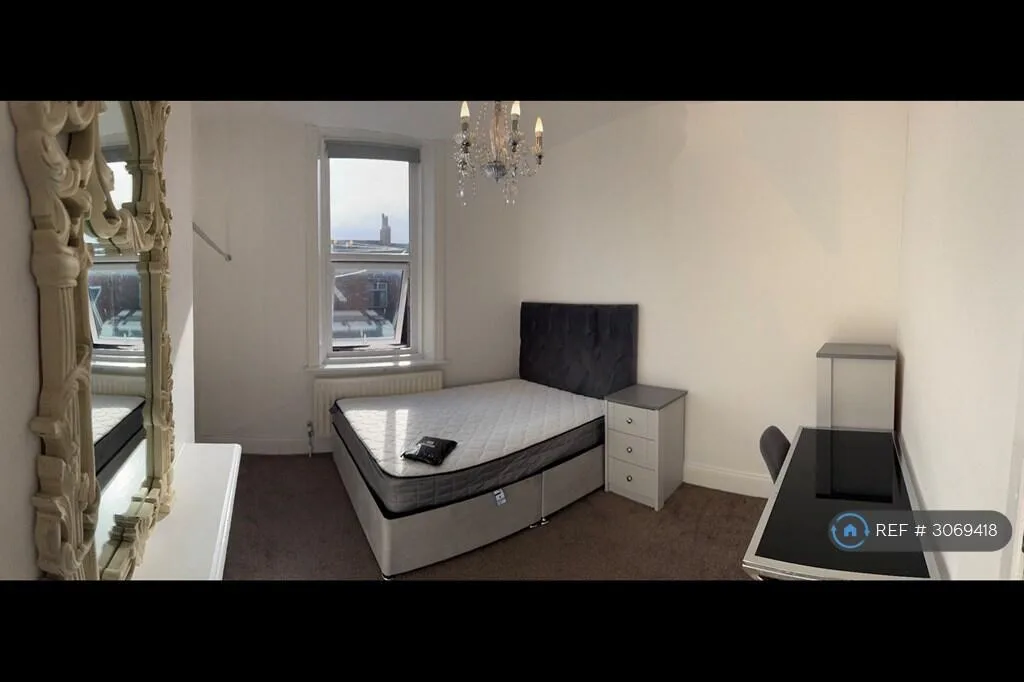 8 bedroom terraced house for rent