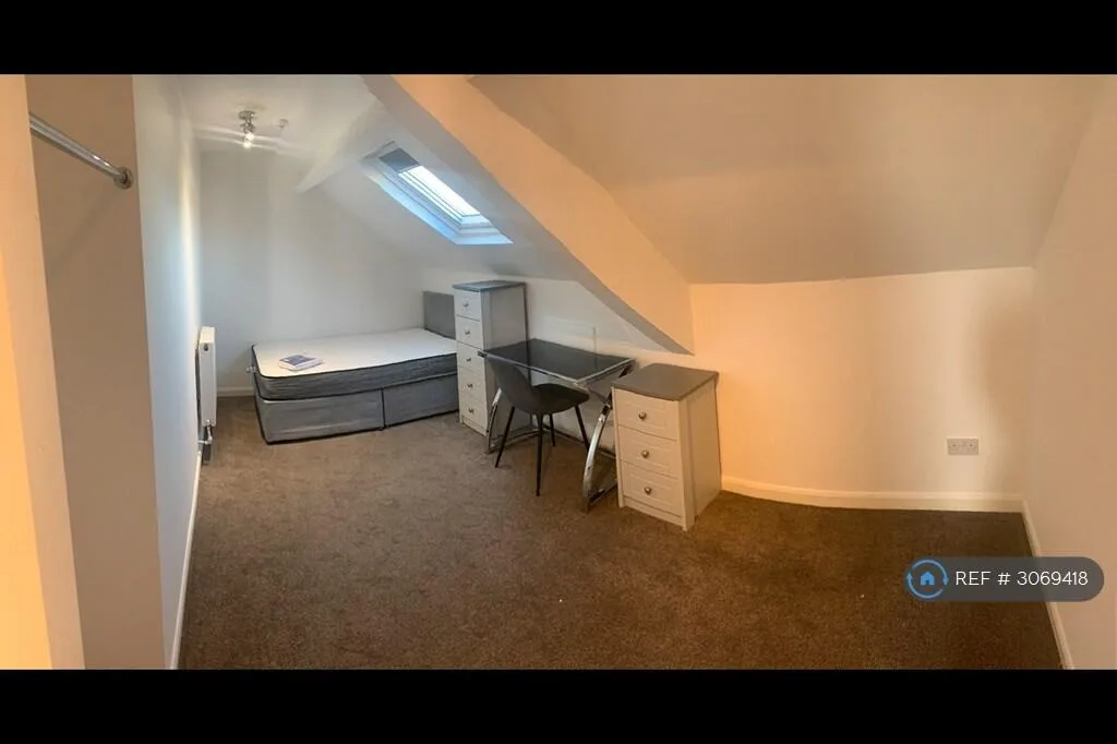 8 bedroom terraced house for rent