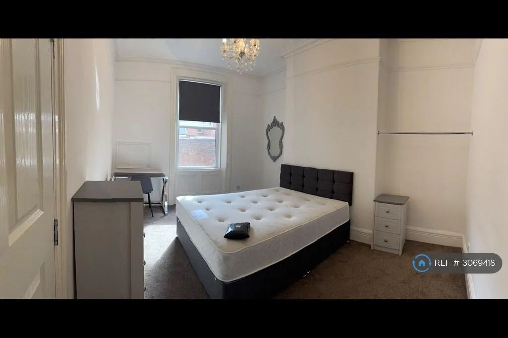 8 bedroom terraced house for rent
