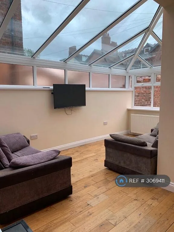 8 bedroom terraced house for rent