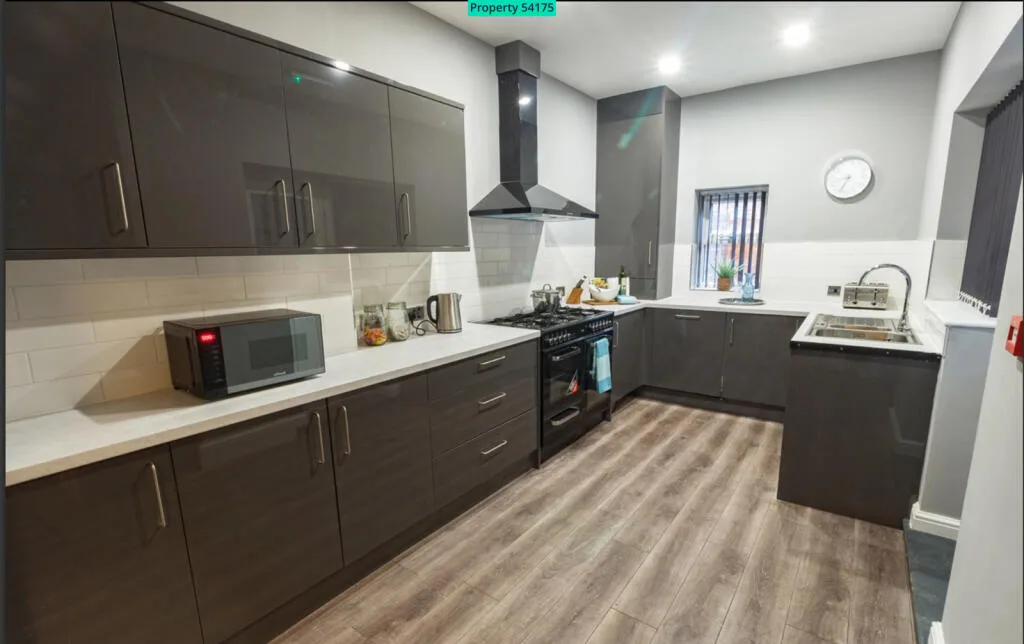 6 bedroom terraced house for rent