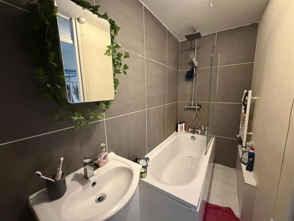 2 bedroom house for rent