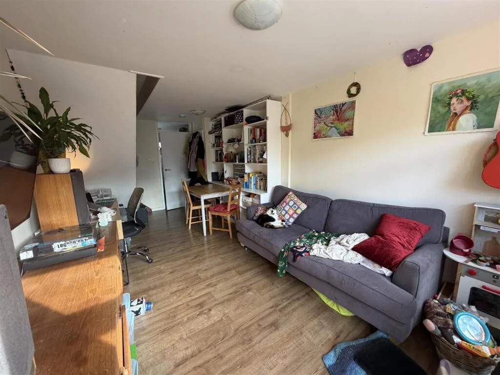2 bedroom house for rent