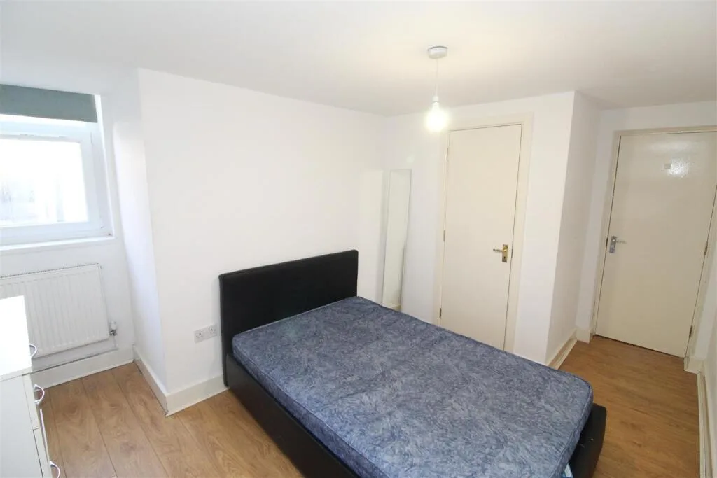 7 bedroom private hall for rent