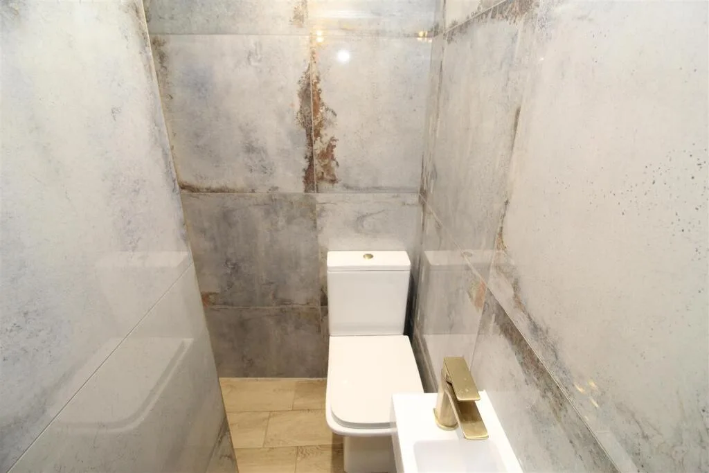 7 bedroom private hall for rent